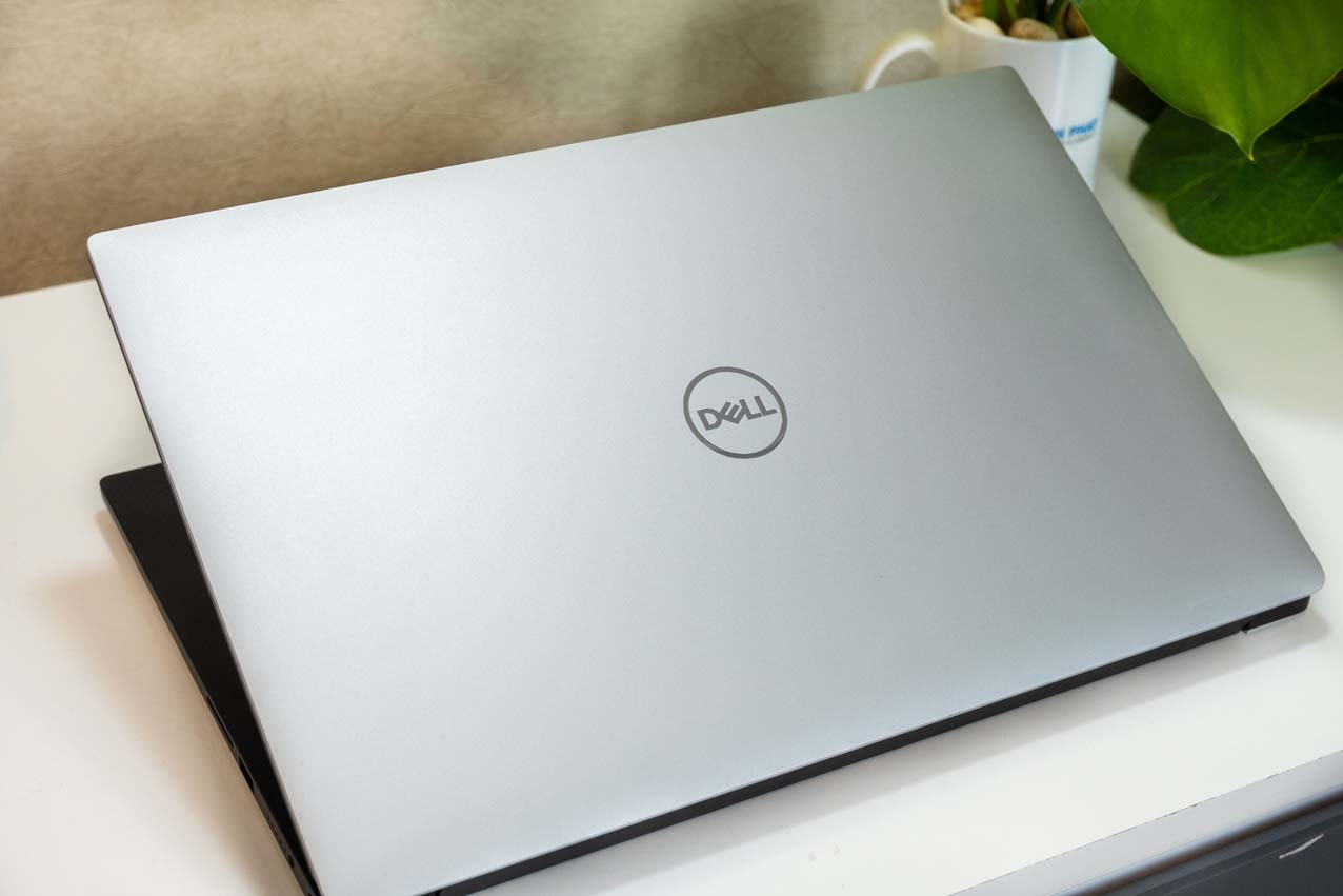 Thiết kế của Dell XPS 7590