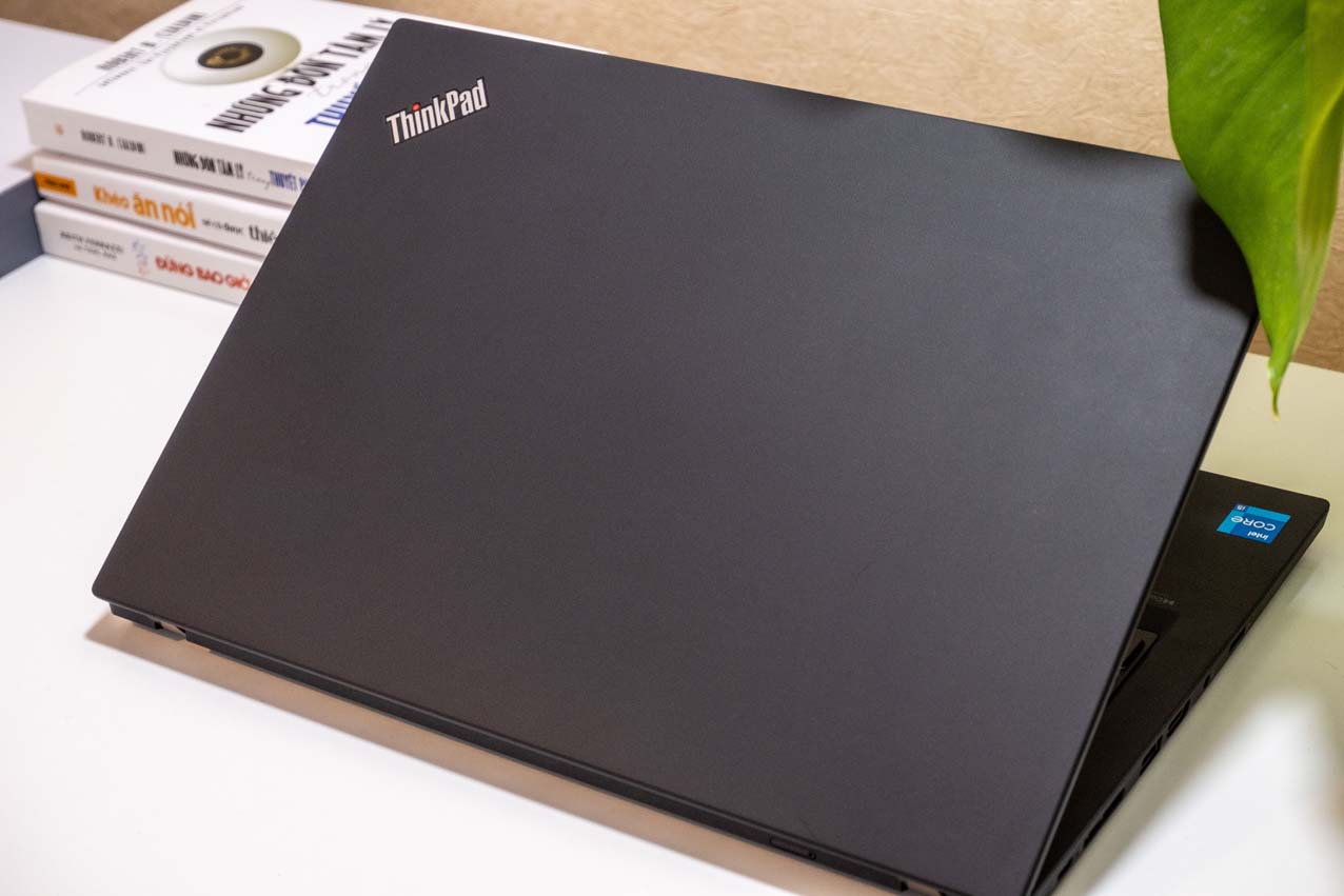 Thiết kế của ThinkPad T14 Gen 2 chưa có gì đột phá