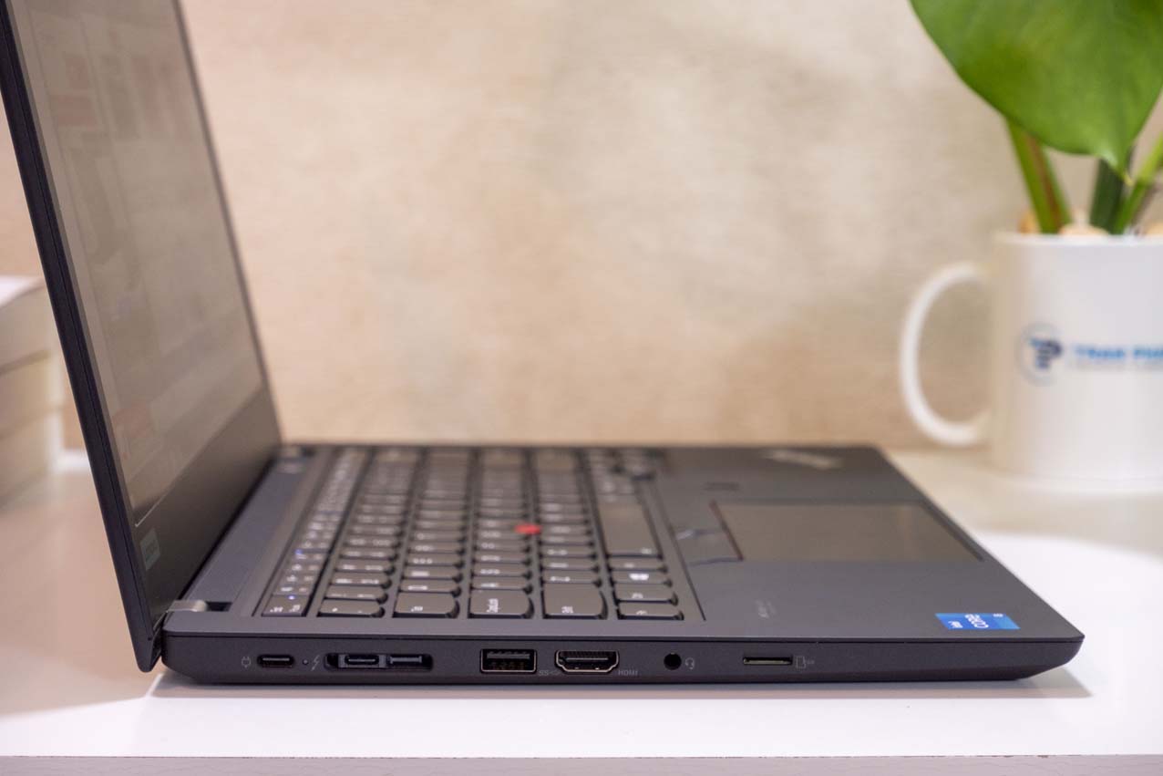 ThinkPad T14 Gen 2 được trang bị đầy đủ các cổng kết nối