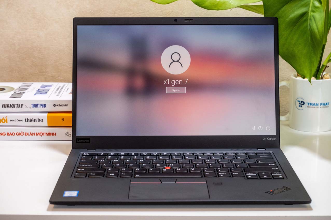 ThinkPad X1 Carbon Gen 7 laptop trần phát