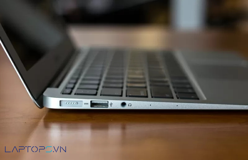 Macbook Air 13 inch 2015 cổng kết nối