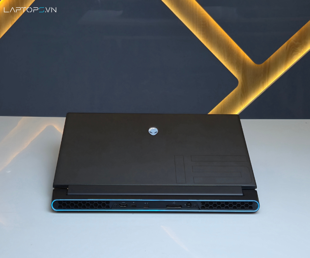 Dell Alienware M15 R4 (2021) 14 Dell Alienware M15 R4 (2021) được trang bị bộ vi xử lý Intel Core thế hệ thứ 10