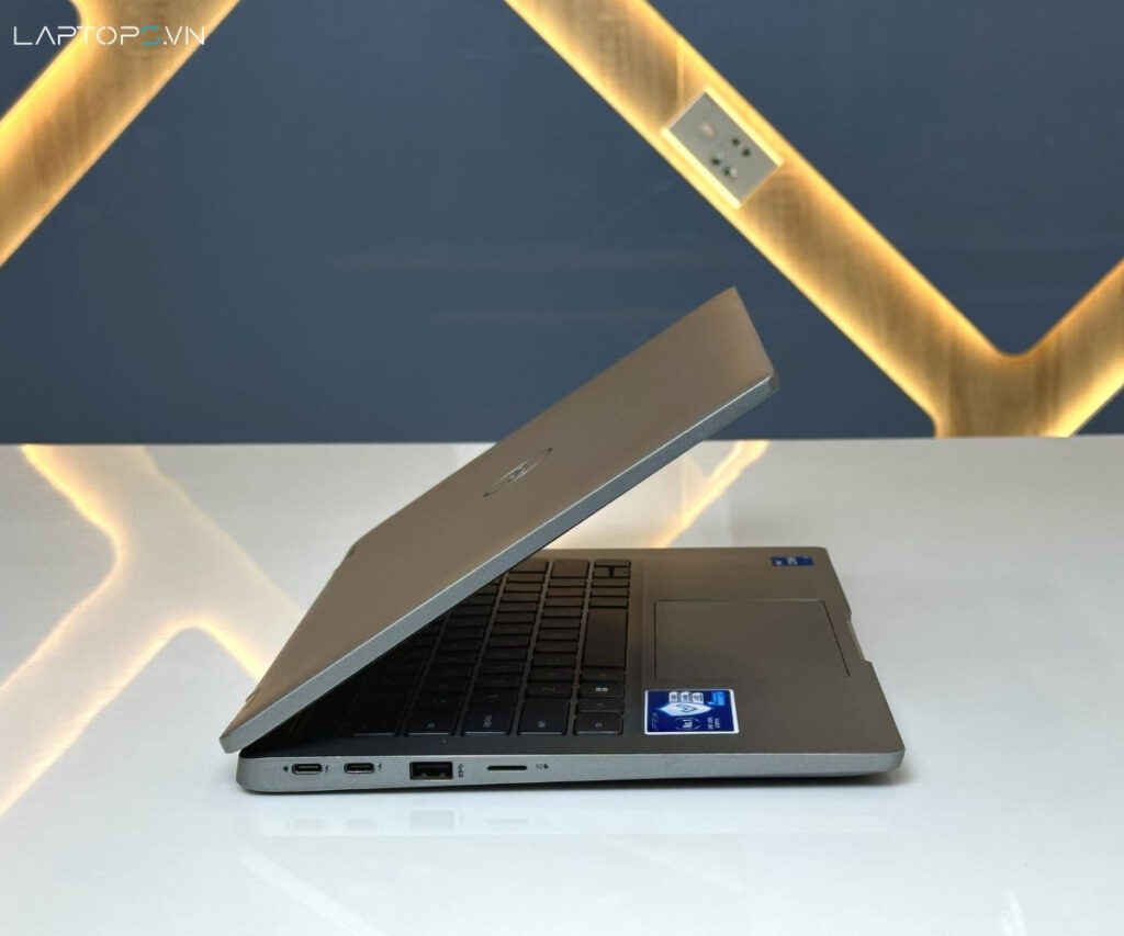 Dell Latitude 5320 15 Tích hợp cảm biến vân tay, đăng nhập cực nhanh và an toàn