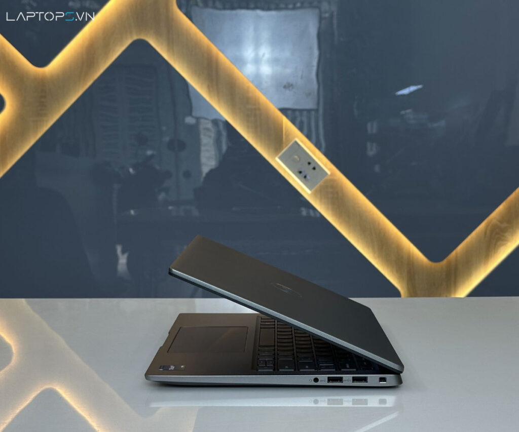 Dell Latitude 7440 15 Dell Latitude 7440 LAPTOPS.VN 1 2