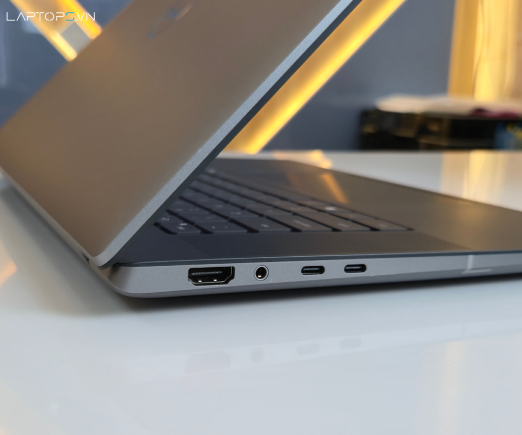 Dell Precision 5680 18 Nhiệt độ tối ưu & Thời lượng pin bền bỉ: Hoạt động ổn định cả ngày