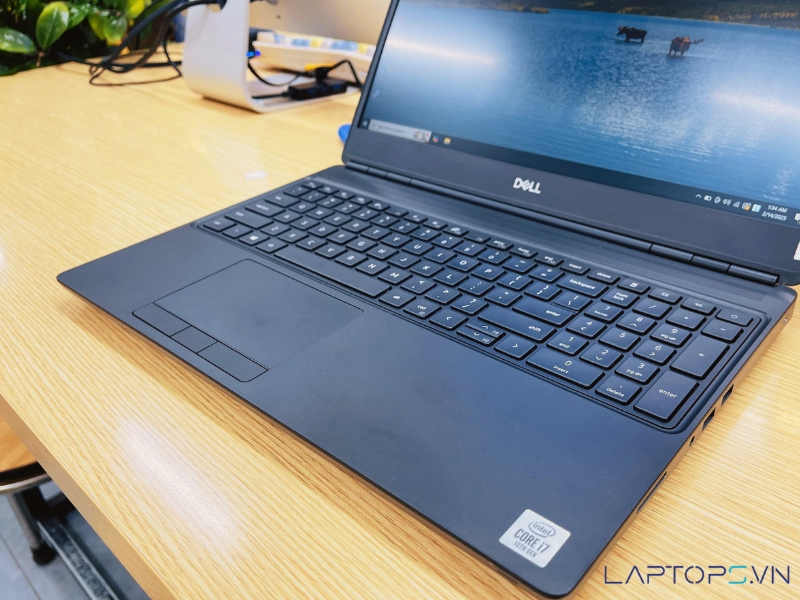 Dell Precision 7550 12 Bàn phím fullsize gõ êm, touchpad phủ kính mượt mà, nhạy bén