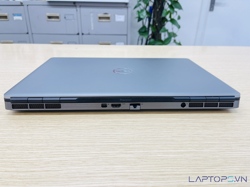 Dell Precision 7550 15 Hệ thống tản nhiệt kép với Vapor Chamber, giữ máy mát và ổn định