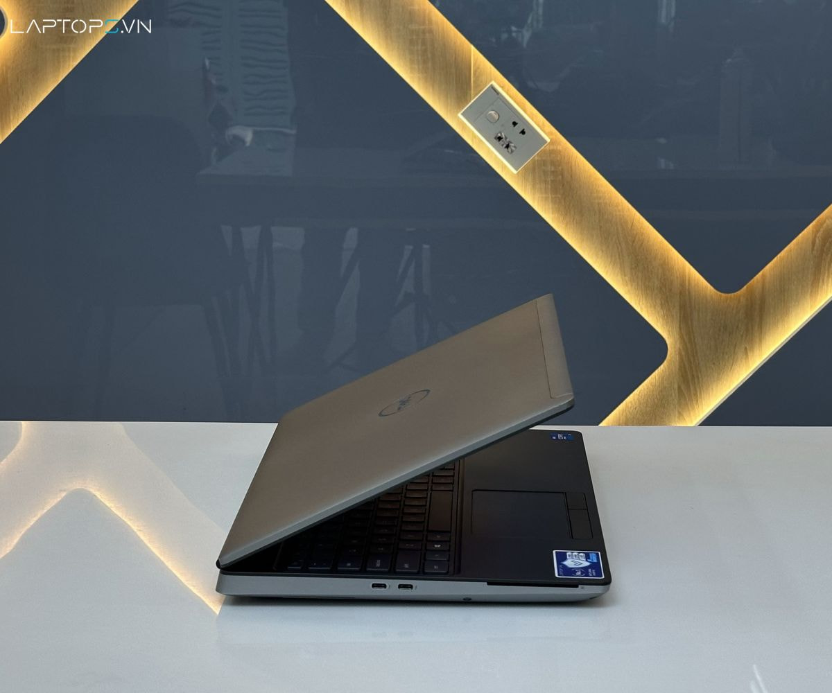 Dell Precision 7560 13 Cổng kết nối bên trái của Dell Precision 7560