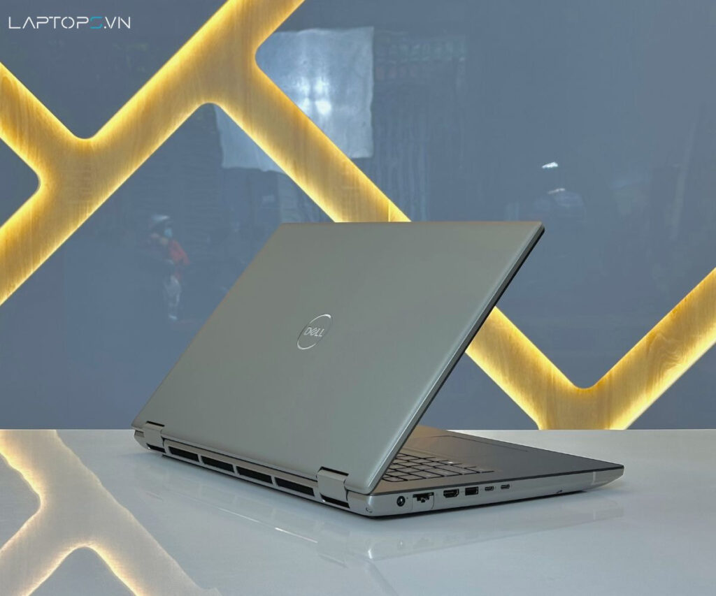 Cổng kết nối bên trái Dell Precision 7780