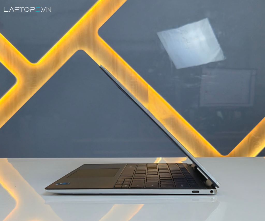 Cổng kết nối Dell XPS 13 9310 2 in 1 bên cạnh