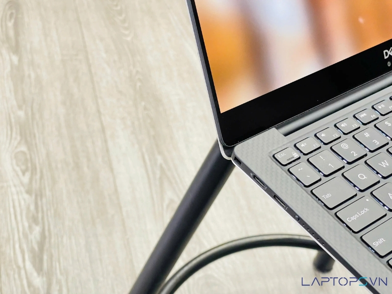 Dell XPS 13 9370 15 Cổng kết nối bên trái của Dell XPS 13 9370