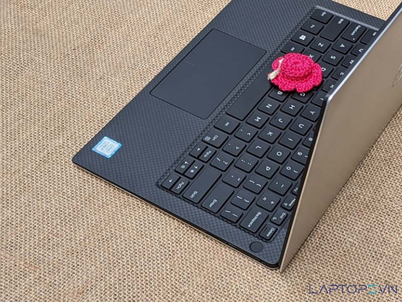 Dell XPS 13 9370 16 Nút nguồn tích hợp cảm biến vân tay, mở máy và đăng nhập chỉ một chạm