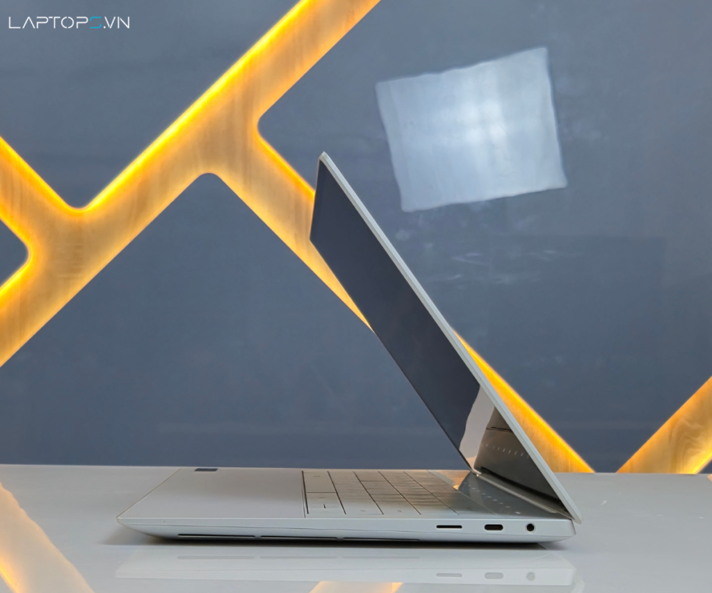 Dell XPS 14 9440 (2024) 16 Dell XPS 14 9440 trang bị đầy đủ cổng kết nối hiện đại