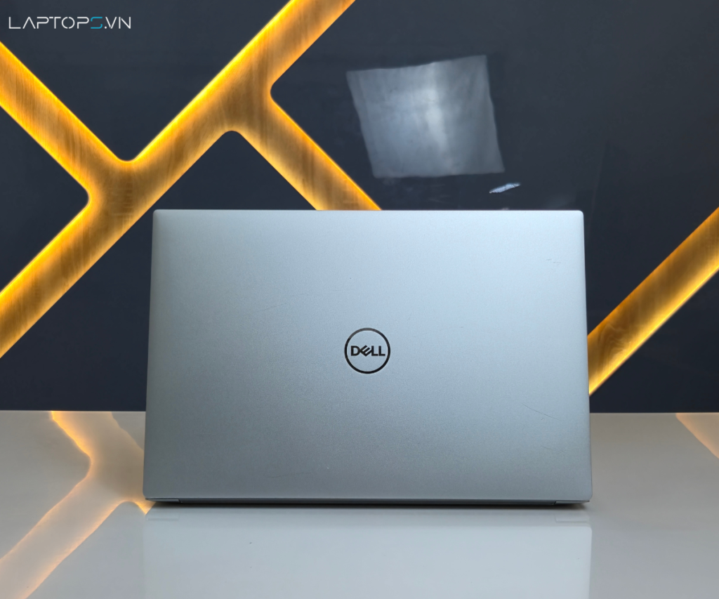 Dell XPS 15 9510 10 Dell 9510 được thiết kế với vẻ ngoài sang trọng và bền bỉ