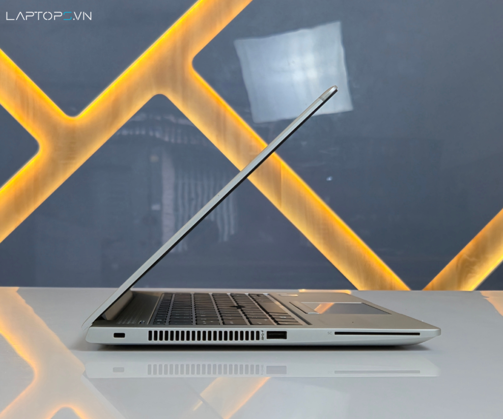 Hp Elitebook 830 G6 18 Thiết kế của HP EliteBook 830G6 mỏng nhẹ, cùng với Windows 10 bản quyền, đem lại trải nghiệm sử dụng tuyệt vời