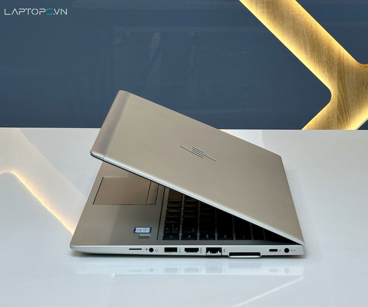 HP Elitebook 840 G6 17 Cổng kết nối bên phải của HP Elitebook 840 G6