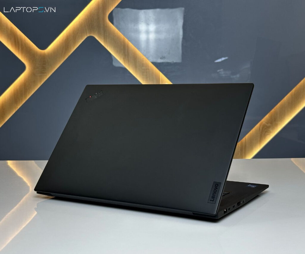 Lenovo ThinkPad P1 Gen 5 13 Máy được hoàn thiện từ chất liệu magie cho độ cứng cáp và chắc chắn thấy rõ