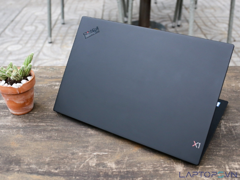 Lenovo ThinkPad X1 Carbon Gen 6 10 ThinkPad X1 Carbon Gen 6 siêu mỏng nhẹ, chuẩn doanh nhân
