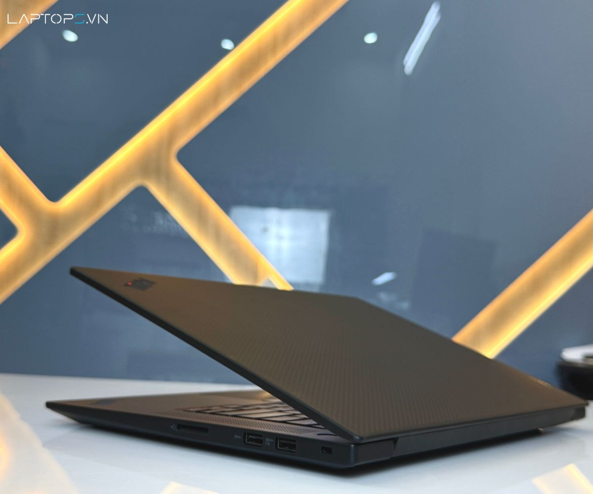 Lenovo Thinkpad P1 Gen 4 16 Cổng kết nối bên phải của Lenovo ThinkPad P1 Gen 4