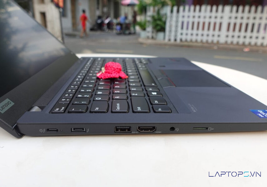 Lenovo ThinkPad T14 Gen 2 26 Bàn Phím & Touchpad Chuẩn ThinkPad: Gõ Phím Tuyệt Vời & TrackPoint