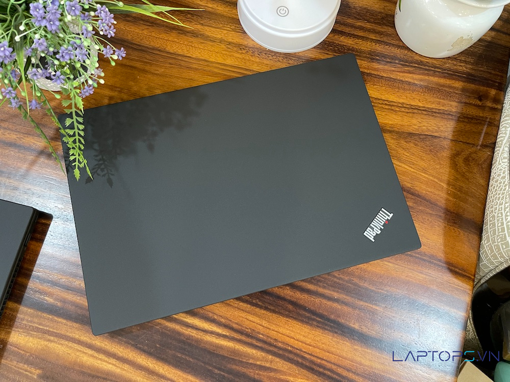 Lenovo ThinkPad T14 Gen 2 24 Hiệu Năng Ổn Định Cho Công Việc & Giải Trí Nhẹ