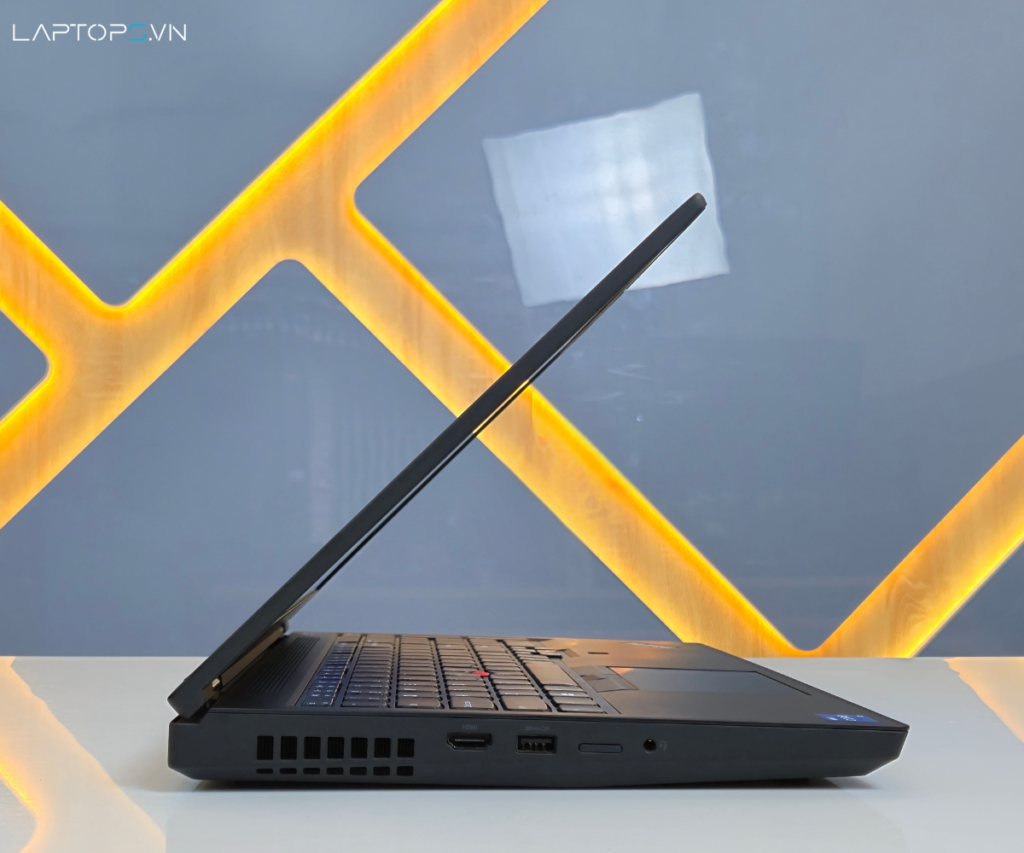 Lenovo Thinkpad P15 Gen 2 có đa dạng cổng kết nối