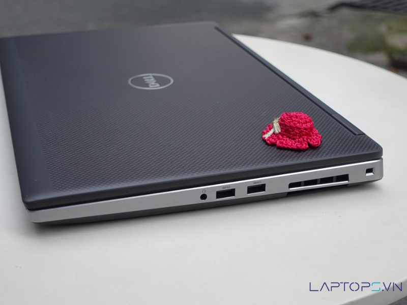 Dell Precision 7540 15 cac cong ket noi ben phai dell precision 7540