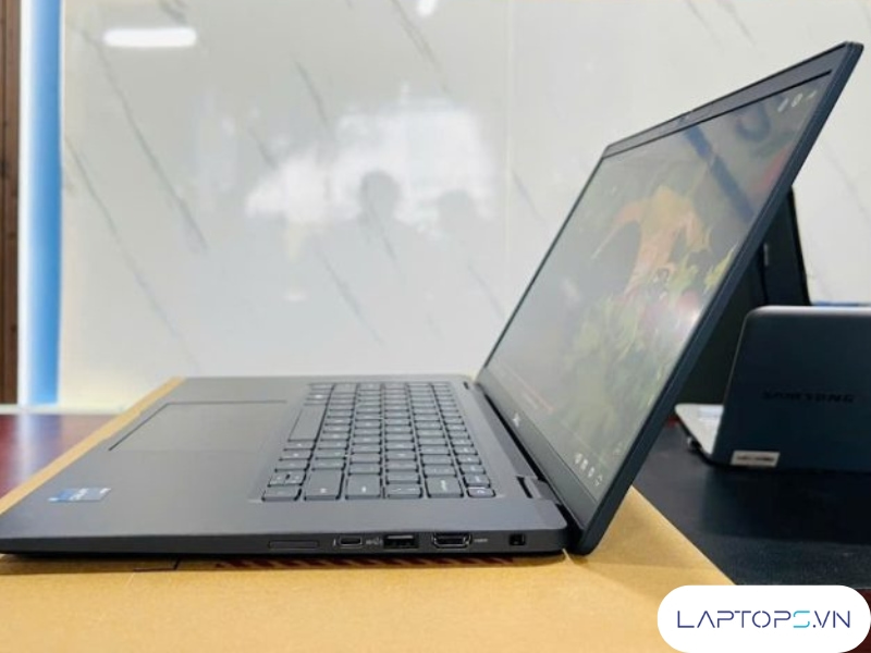 Dell Latitude 7530 21 cong ket noi ben phai Dell Latitude 7530