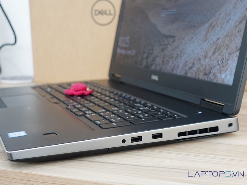 Dell Precision 7730 18 cong ket noi ben phai dell precision 7730