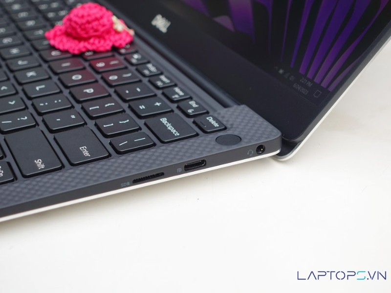 Dell XPS 13 9380 16 cong ket noi ben phai dell xps 13 9380