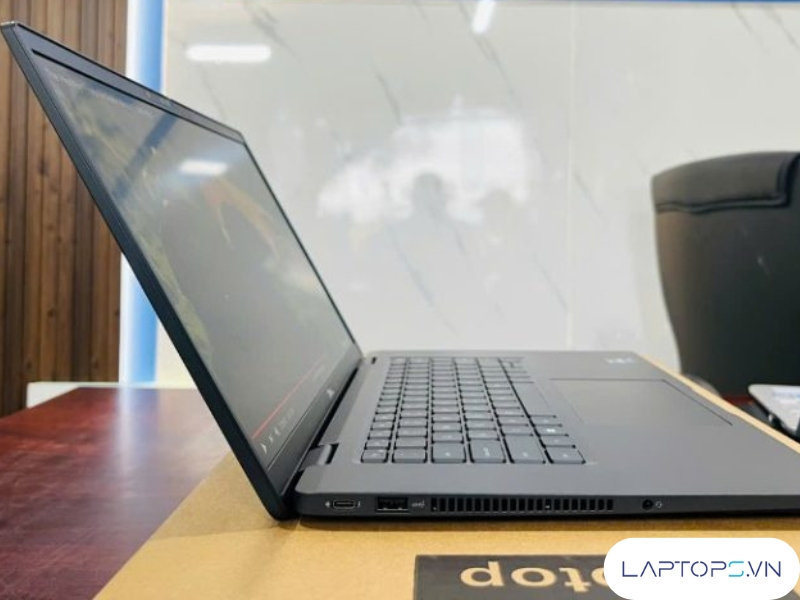 Dell Latitude 7530 20 cong ket noi ben trai Dell Latitude 7530