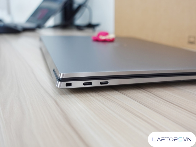 Dell Precision 5760 17 cong ket noi ben trai dell precision 5760