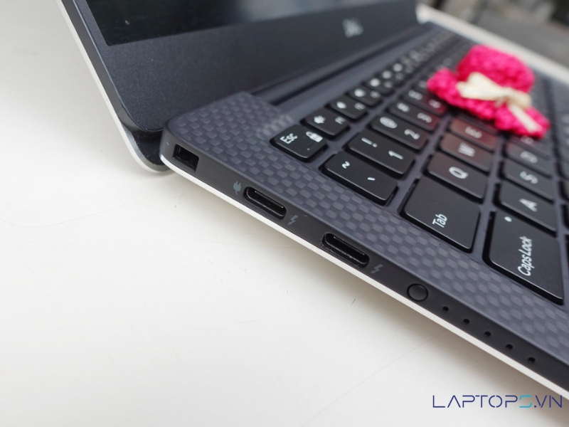 Dell XPS 13 9380 15 cong ket noi ben trai dell xps 13 9380