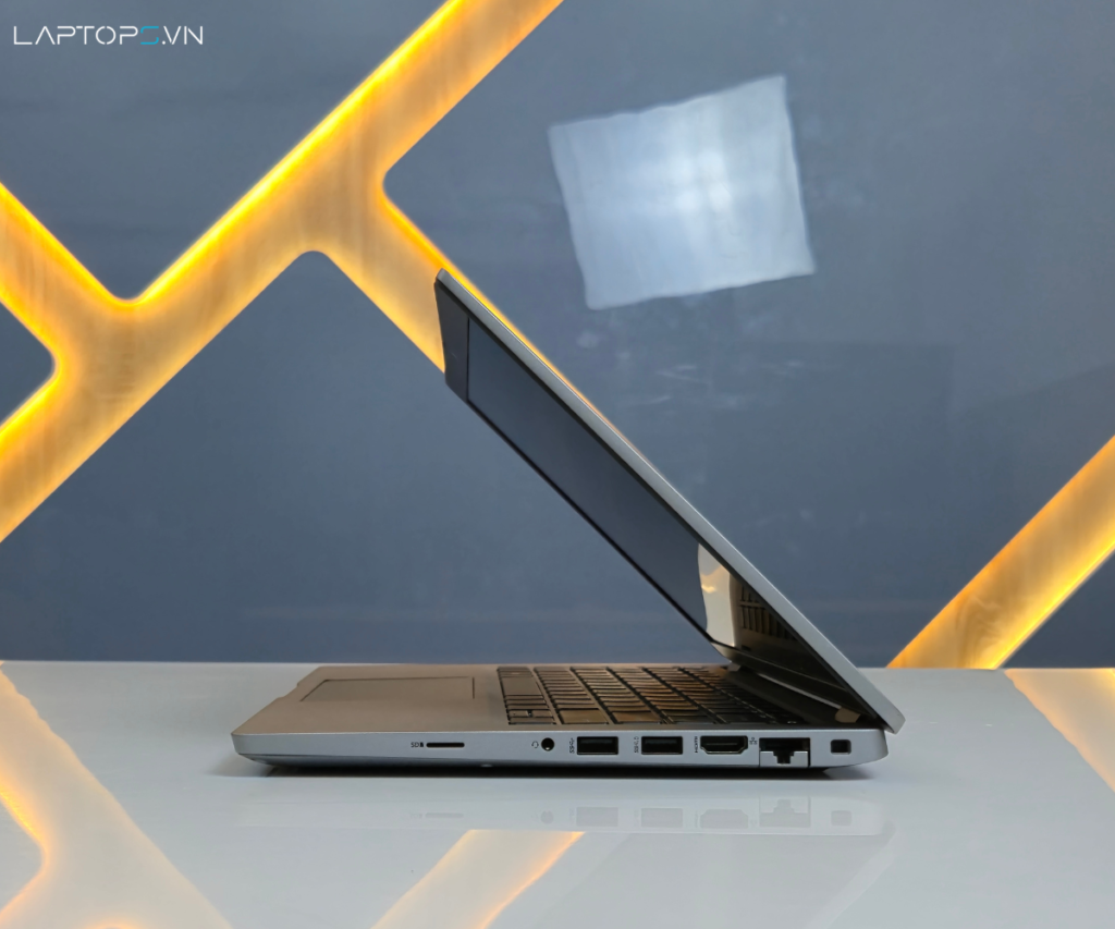 Dell Latitude 5520 hỗ trợ đa dạng cổng kết nối