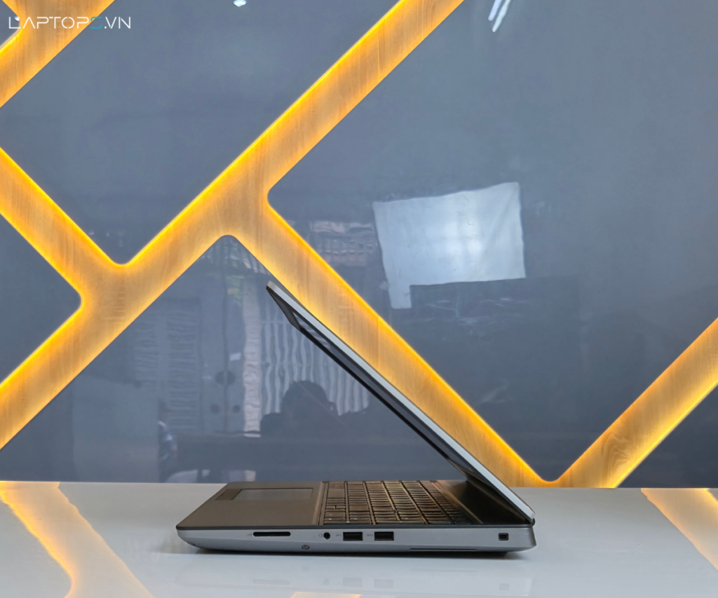 Dell Precision 7550 15 Cổng kết nối bên trái của Dell Precision 7550