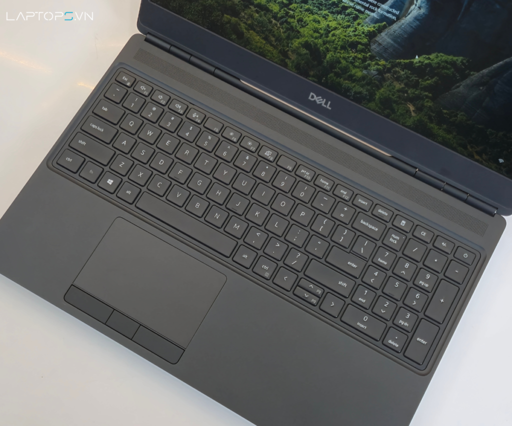 Dell Precision 7550 13 Bàn phím fullsize gõ êm, touchpad phủ kính mượt mà, nhạy bén