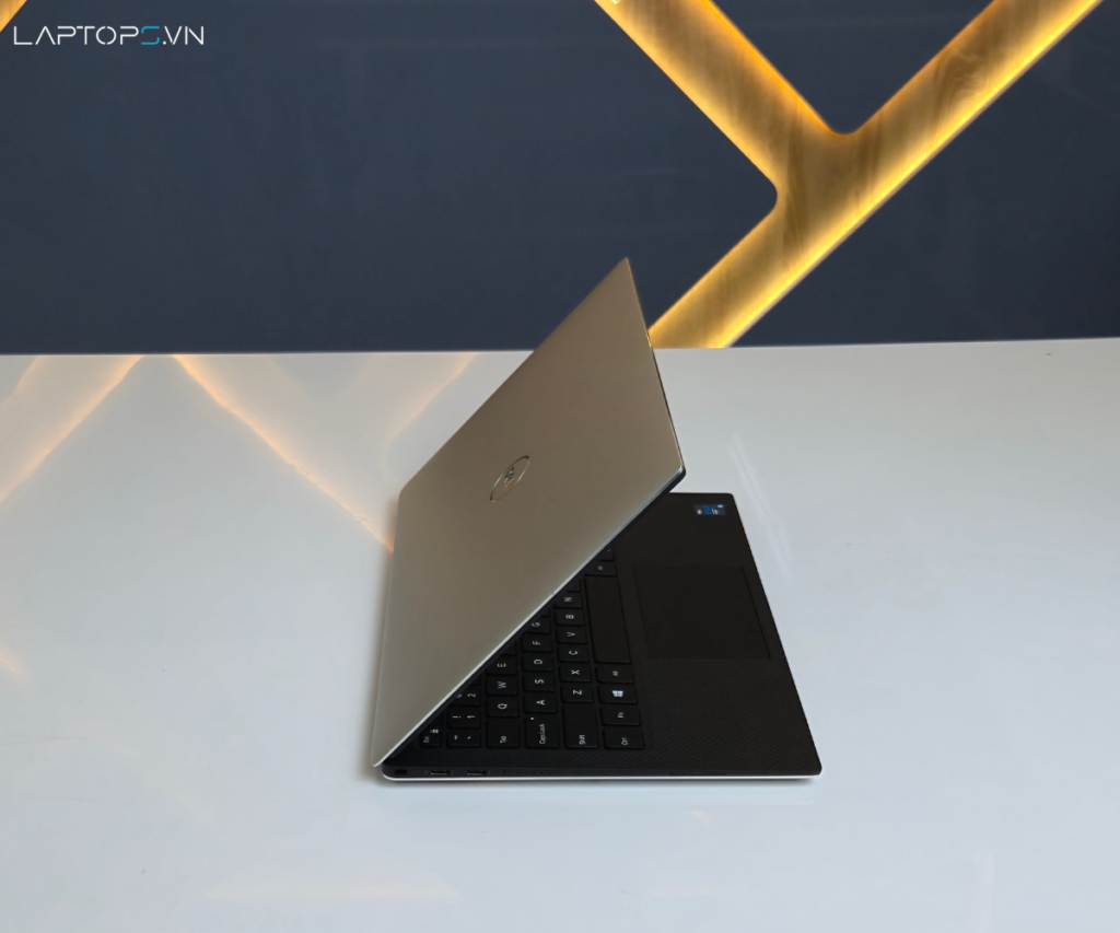 Dell XPS 13 9305 20 Các cổng kết nối khá hạn chế của Dell XPS 13 9305