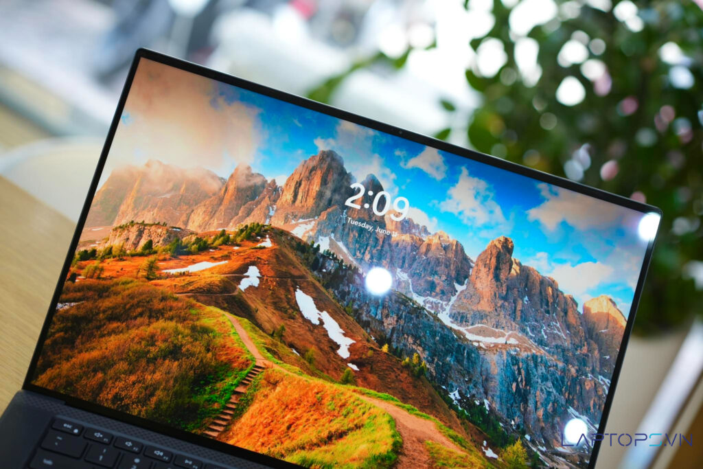 Dell Precision 5570 20 Màn Hình Chuyên Nghiệp 15.6 inch 4K/FHD+ & Hiển Thị Chuẩn Màu Tuyệt Vời