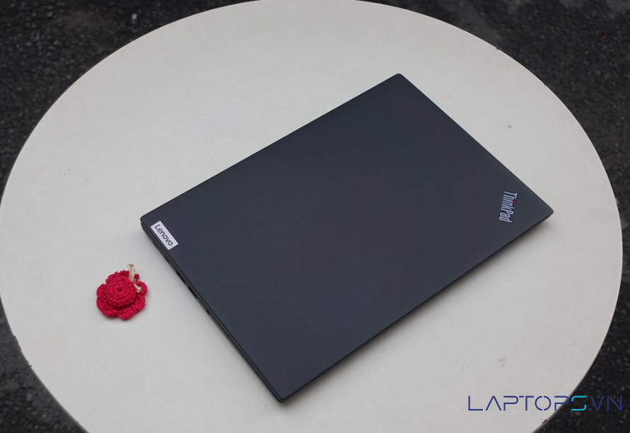 Lenovo ThinkPad T14S Gen 3 23 Thiết kế mỏng nhẹ, đẳng cấp: Vừa bền bỉ, vừa tinh tế