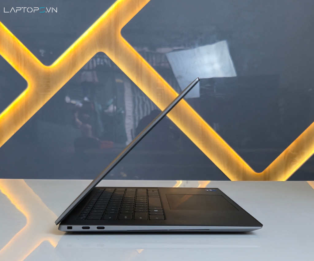 Dell Precision 5560 16 Cổng kết nối Dell Precision 5560 - Thunderbolt 4, khe thẻ SD, Wi-Fi 6