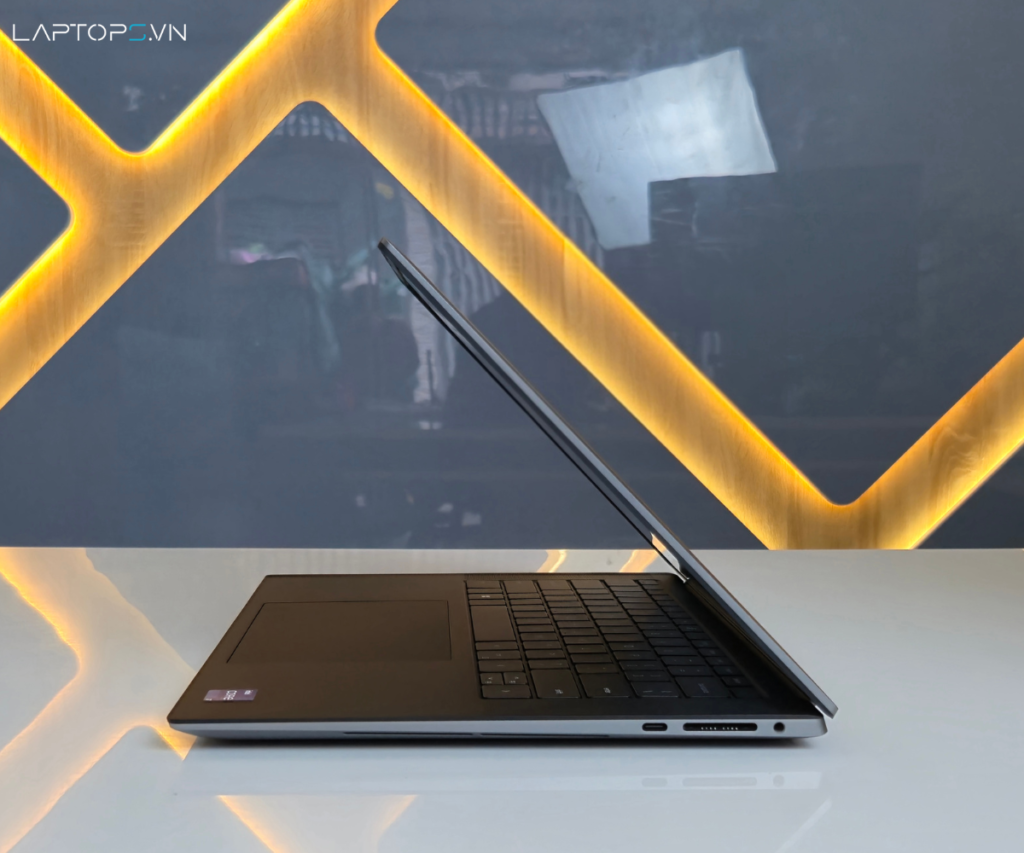 Dell Precision 5560 15 Cổng kết nối Dell Precision 5560 - Thunderbolt 4, khe thẻ SD, Wi-Fi 6