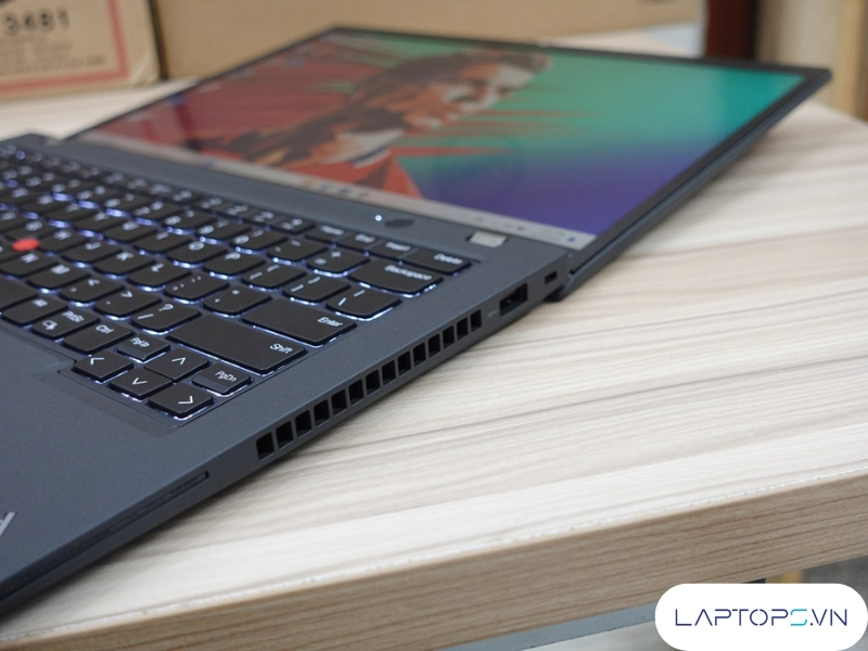 Lenovo Thinkpad P14s Gen 3 15 cong ket noi ben phai lenovo thinkpad p14s gen 3