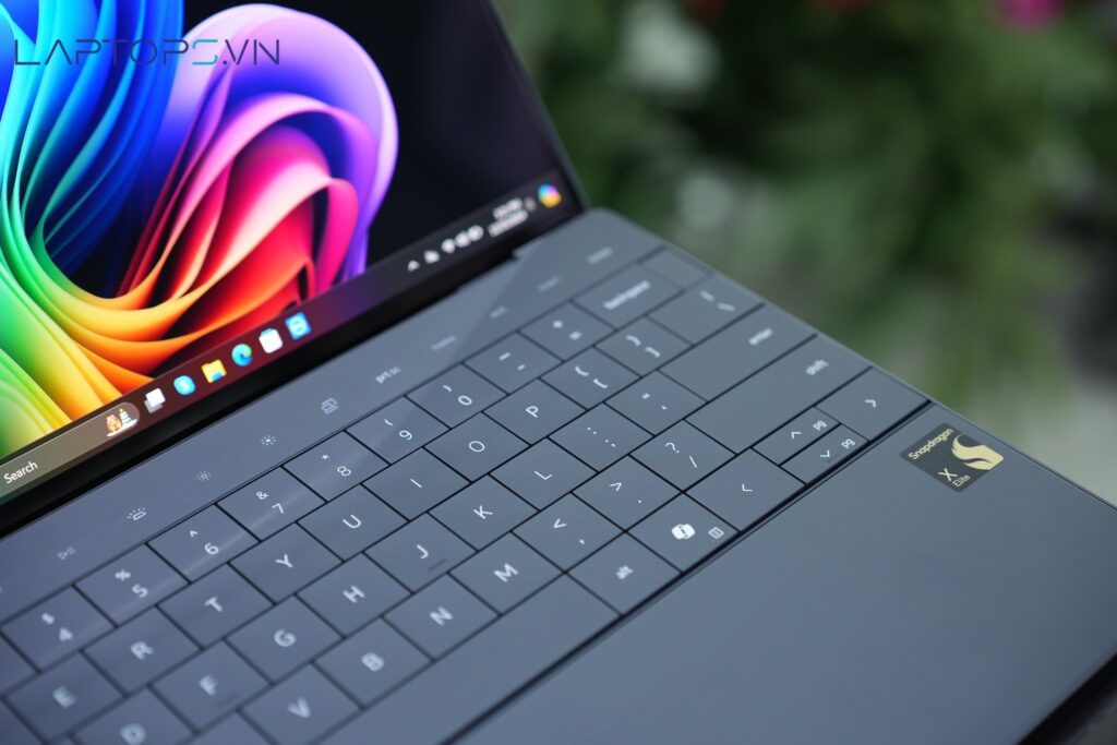 Dell XPS 13 9345 16 Trải Nghiệm Gõ Phím & Touchpad Hiện Đại