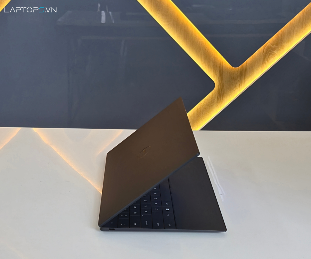 Dell XPS 13 9345 16 Cổng kết nối Dell XPS 13 9345 hiện đại và đa năng