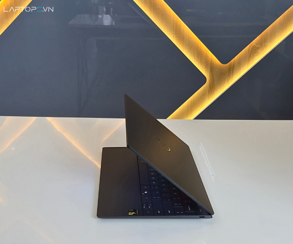 Dell XPS 13 9345 15 Cổng kết nối Dell XPS 13 9345 hiện đại và đa năng