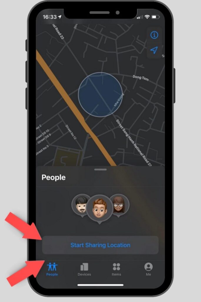 Chọn tab "Mọi người" và nhấn "Chia sẻ vị trí của tôi".
