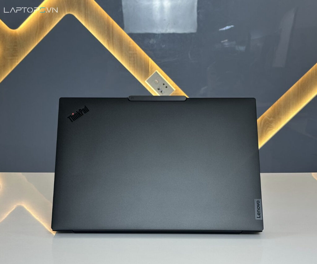 Lenovo ThinkPad P1 Gen 7 15 Hiệu năng cực mạnh Intel Core Ultra + NVIDIA RTX Ada