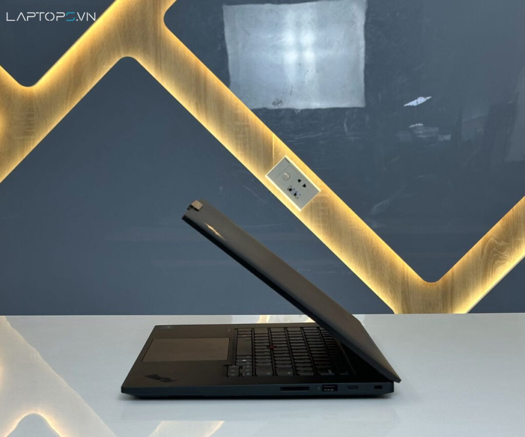 Lenovo ThinkPad P1 Gen 7 18 Lenovo ThinkPad P1 Gen 7 LAPTOPS.VN 2 1