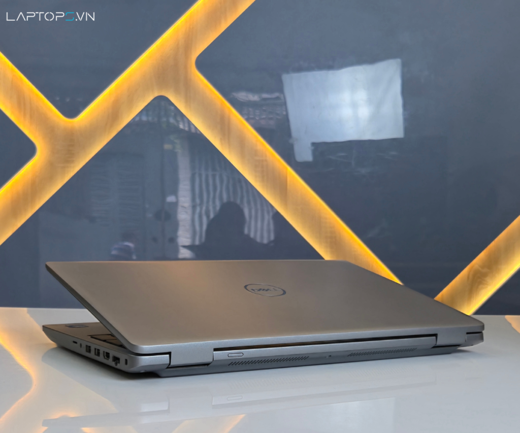 Dell Precision 15 3591 (2024) 18 Module TPM 2.0 và cổng khóa Kensington