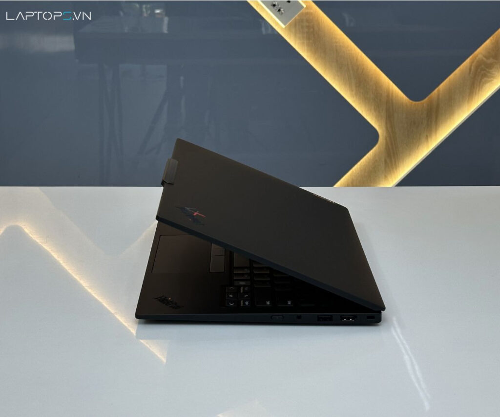 Lenovo ThinkPad X1 Carbon Gen 13 23 thinkpad x1 carbon gen 13 laptops 1 LAPTOPS.VN
